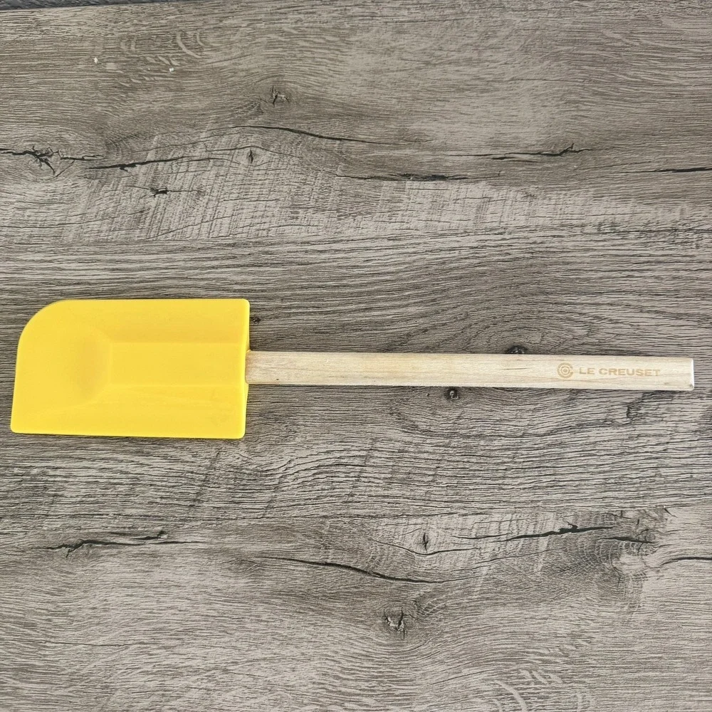 Le Creuset Yellow Spatula Scraper Silicone Wood‎